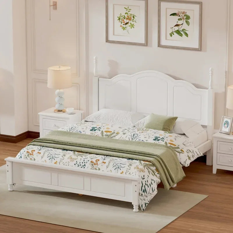 Weißes Plattformbettgestell mit Kopfteil und Latten